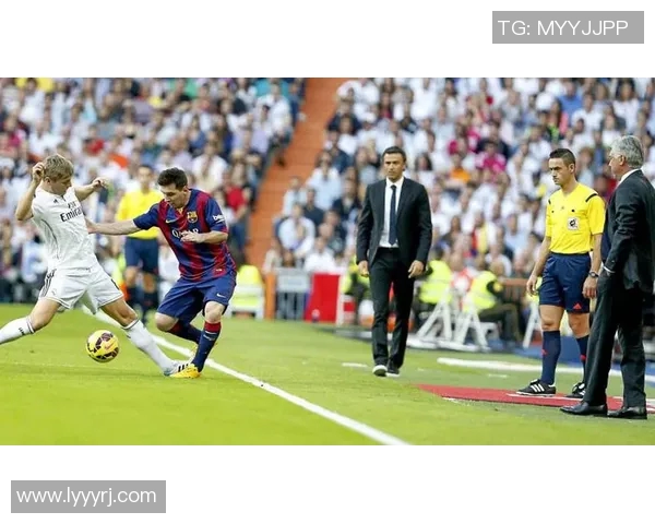 梅西与罗纳尔多的传奇对决足球世界的双子星辉煌历程