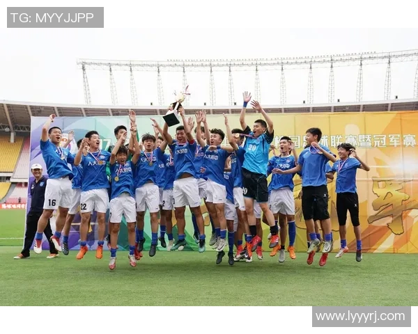 校园足球风波学生偷球事件引发的思考与讨论